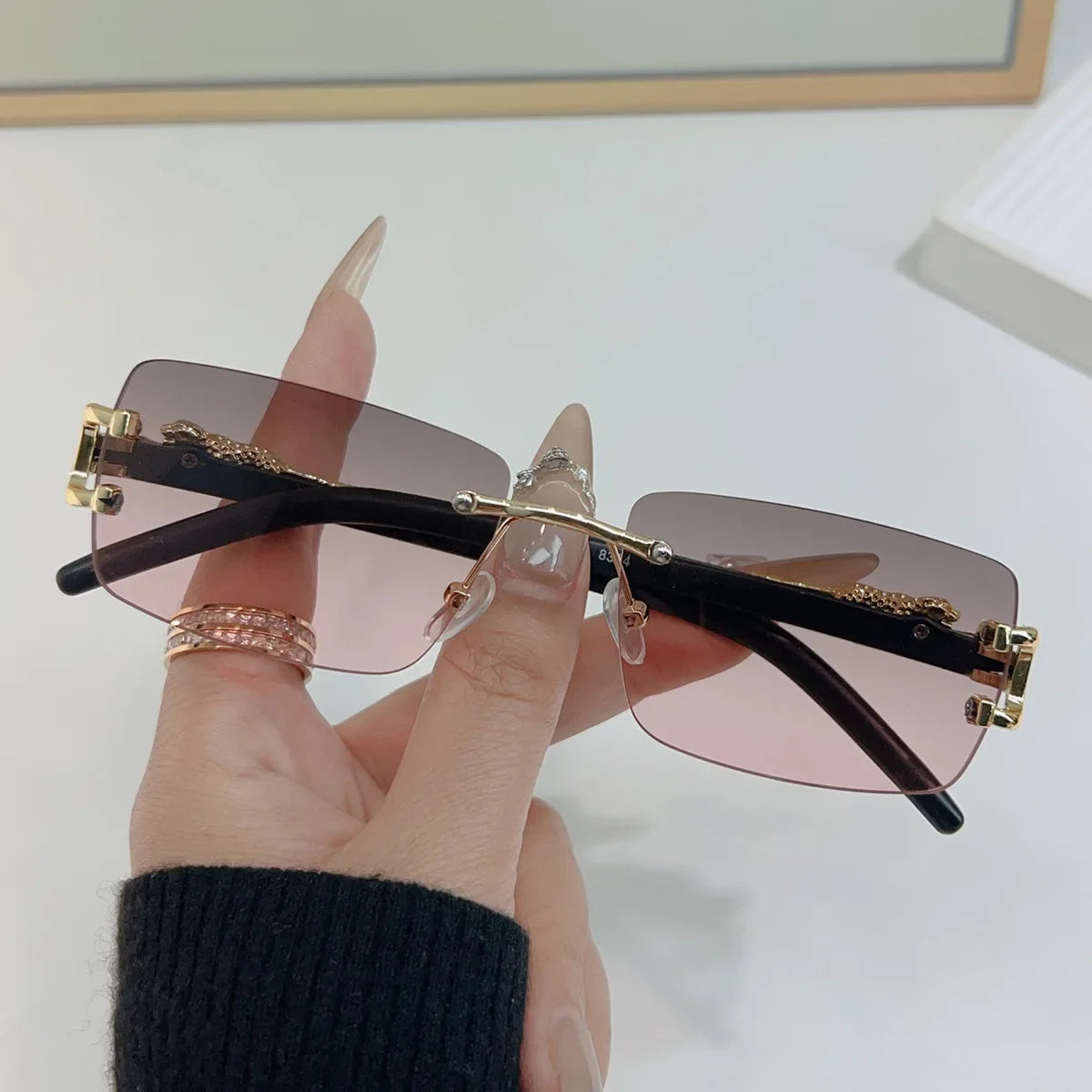 1 Pc Fashionable Women Men Sunglasses Frameless Rectangular Personalized Sunglasses for Daily Life Vintage Sun Glasses Gafas