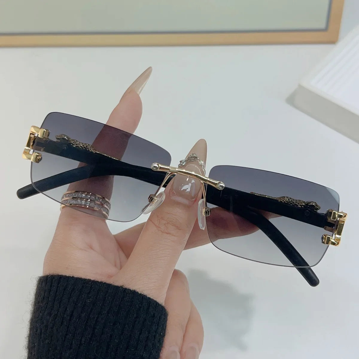1 Pc Fashionable Women Men Sunglasses Frameless Rectangular Personalized Sunglasses for Daily Life Vintage Sun Glasses Gafas