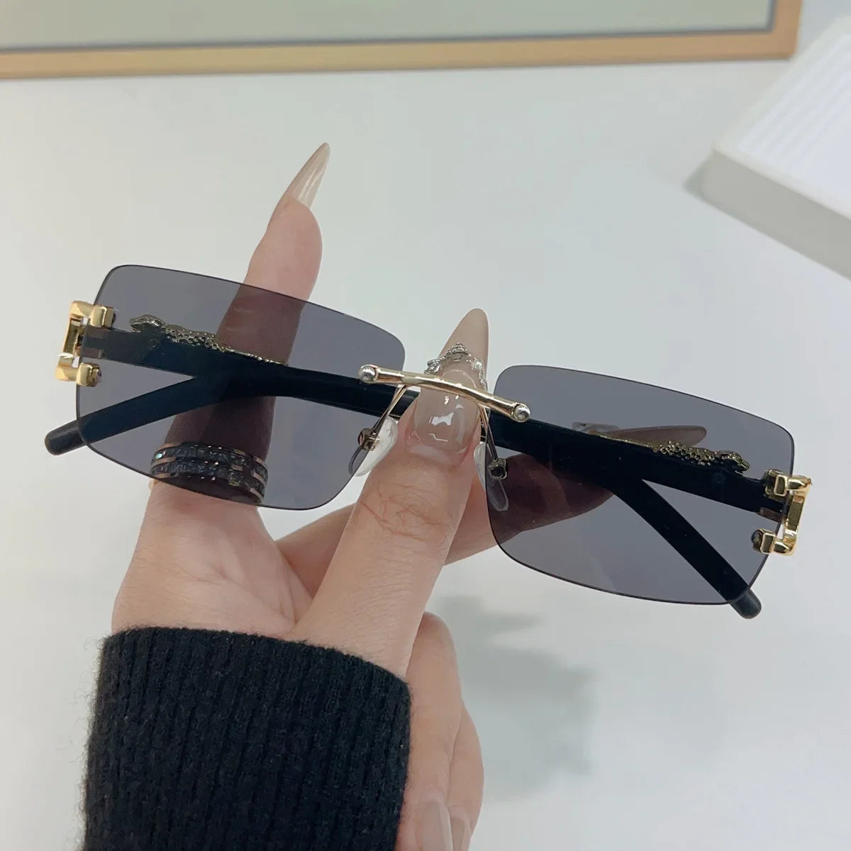 1 Pc Fashionable Women Men Sunglasses Frameless Rectangular Personalized Sunglasses for Daily Life Vintage Sun Glasses Gafas