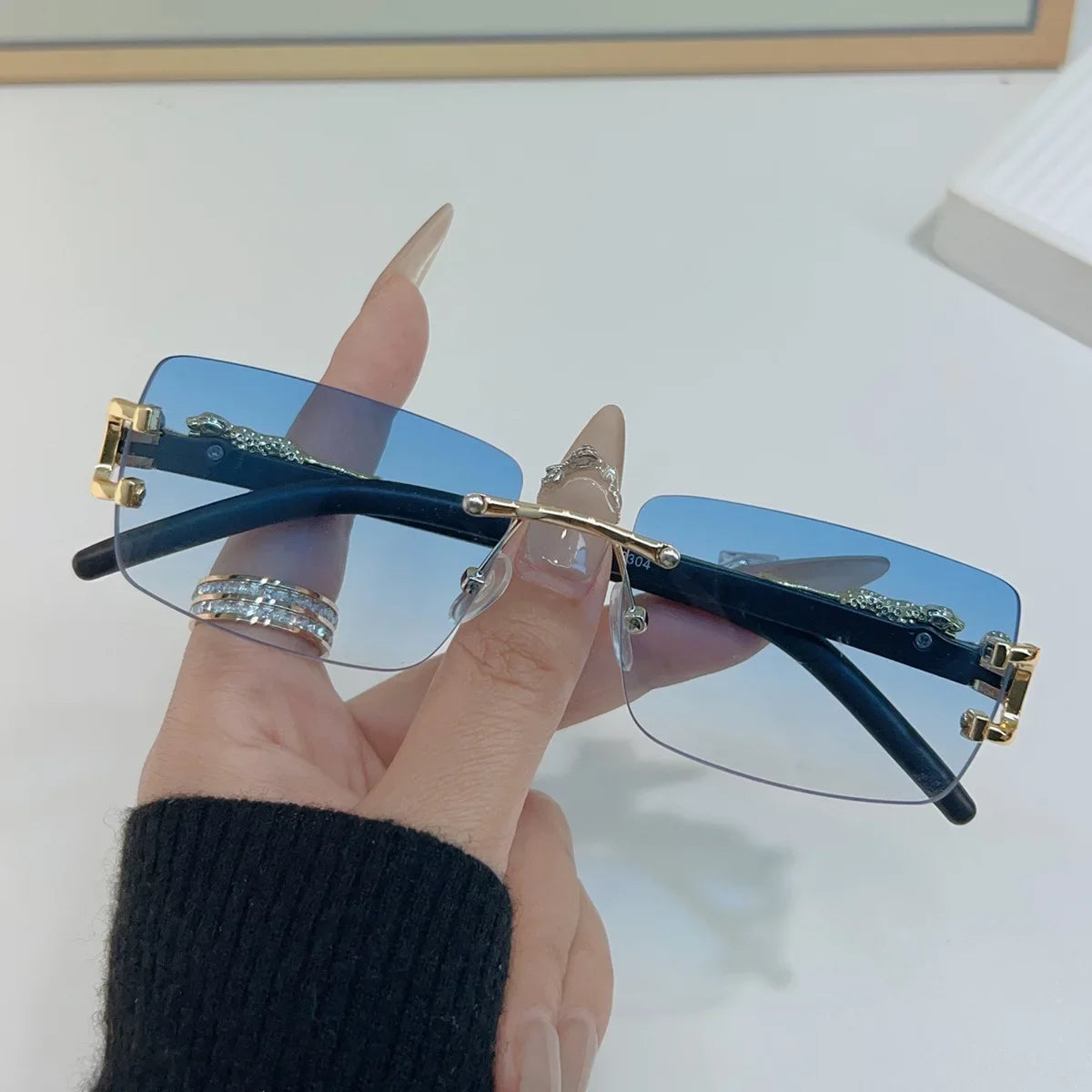 1 Pc Fashionable Women Men Sunglasses Frameless Rectangular Personalized Sunglasses for Daily Life Vintage Sun Glasses Gafas
